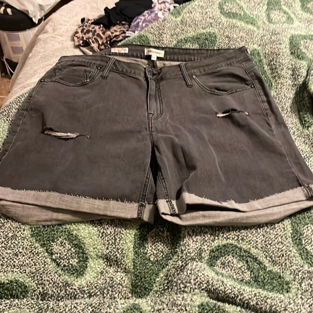 NWT Vigoss Plus‎ Size Marley Mid Rise Cuff Distressed Shorts Black 20W Basic